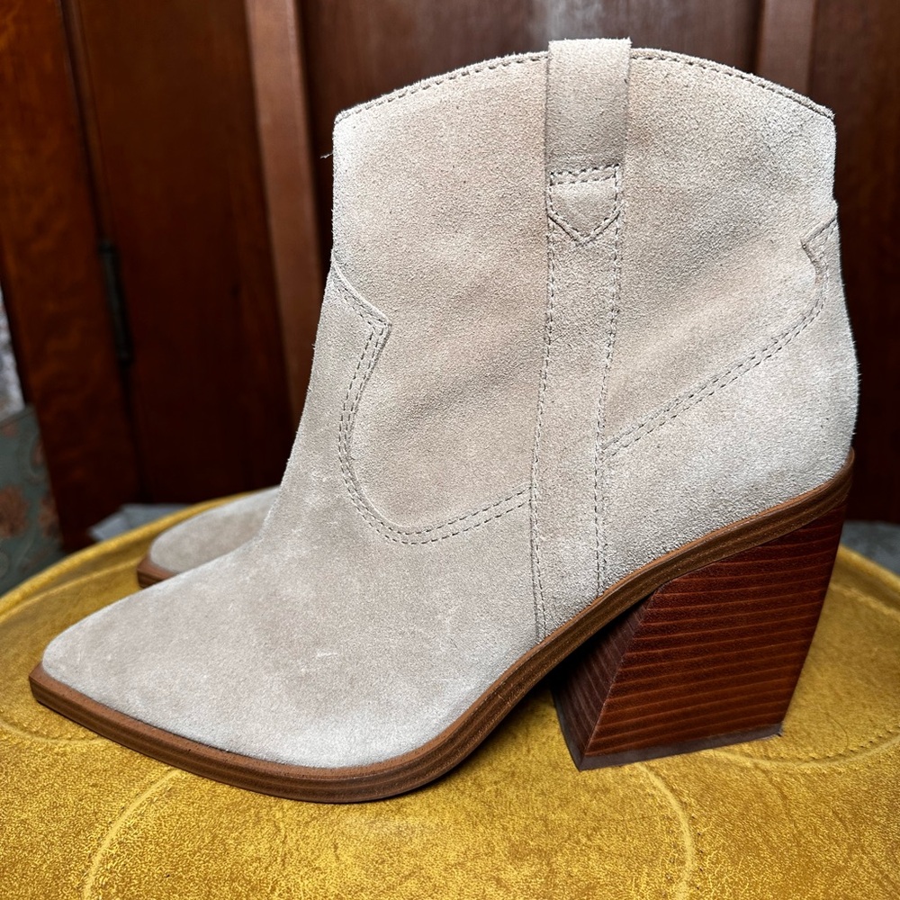 Vince Camuto Women’s Ankle Boots Tan Sueded Leather, Chunky Heal, Size 10M/42